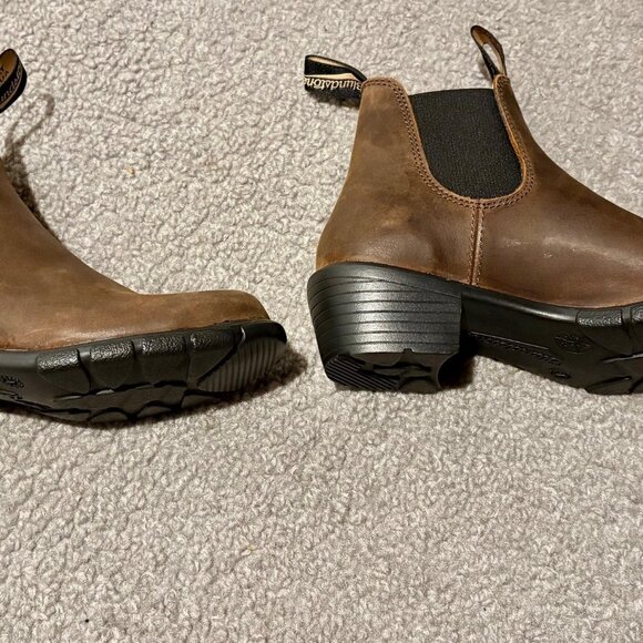Blundstone 1673 Antique Brown Heeled Chelsea Boot - Picture 2 of 6